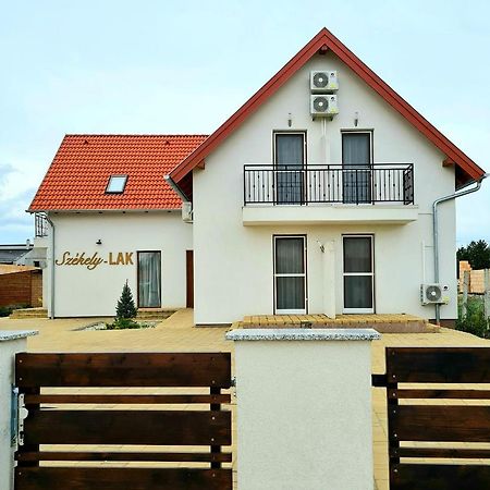 Szekely-Lak Apartman Hegyko Ngoại thất bức ảnh