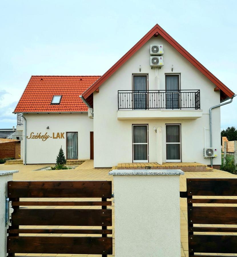 Szekely-Lak Apartman Hegyko Ngoại thất bức ảnh